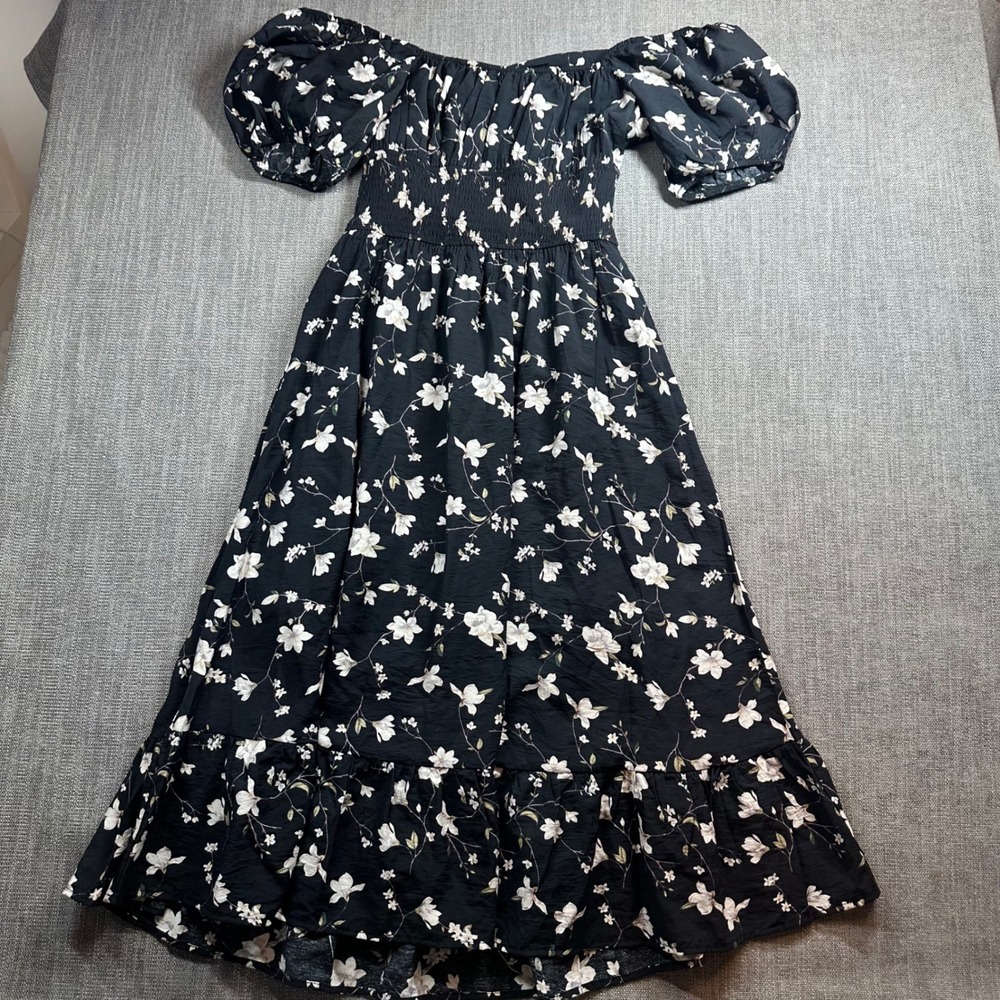 Hesperus Floral Midi Dress‎ Womens Medium Black  Smocked Puff Sleeve
